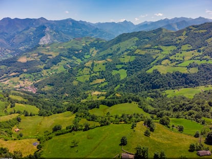 La miranda de Coto Bello congrega a senderistas, ciclistas y viajeros.