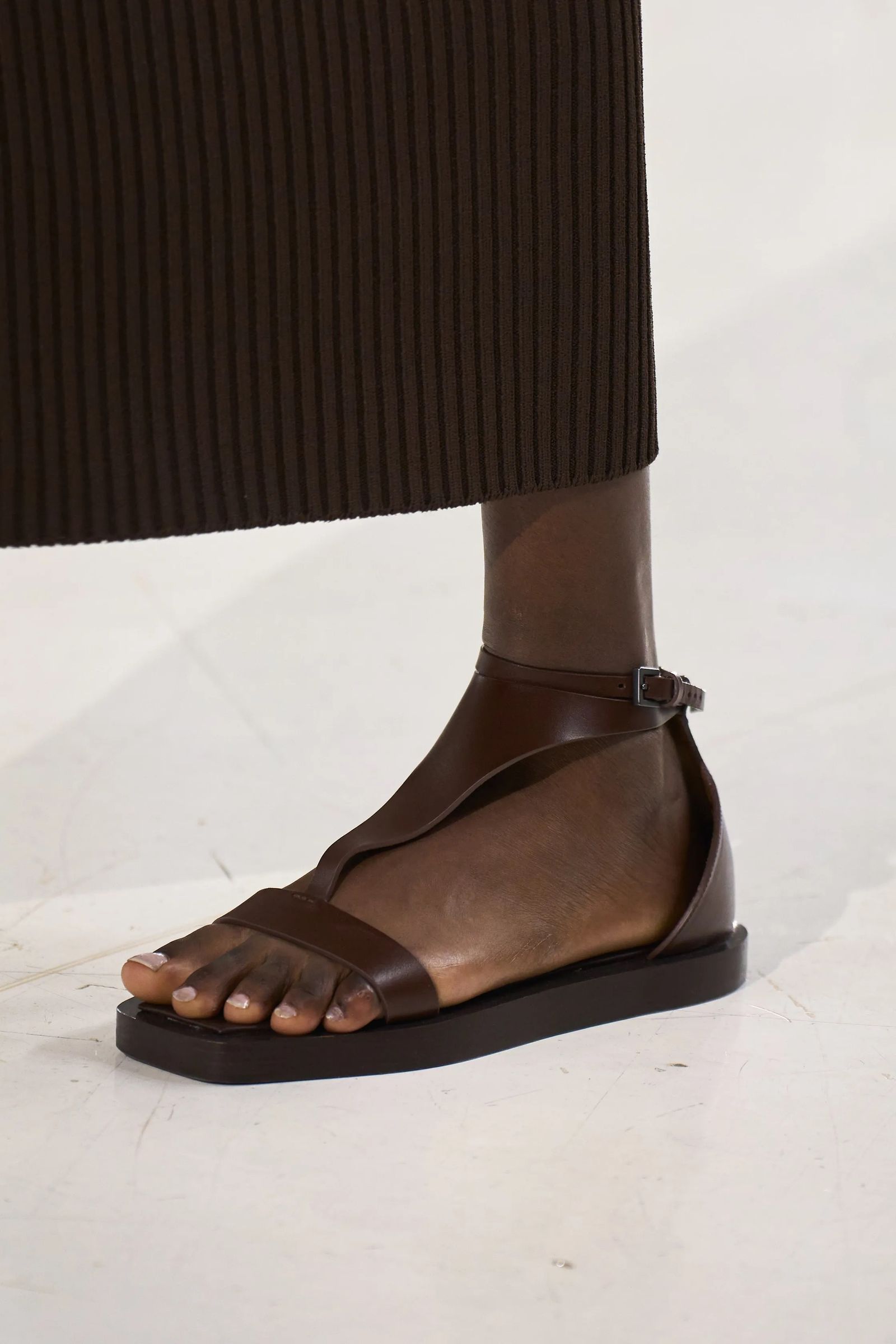 Sandalias con cintas al tobillo