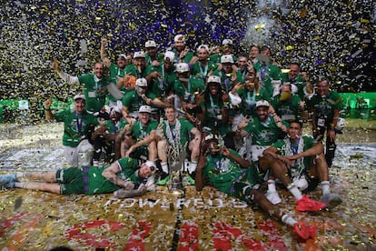 El Unicaja celebra la pasada Champions.