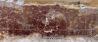 Pinturas murales con espacios nilóticos (garzas entre juncos) encontrados en una excavación en Cádiz en un posible edificio cultual dedicado a Isis