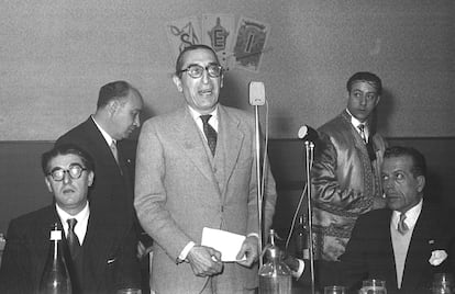 Fiesta de la Sociedad de Ilusionismo en Madrid en la que se nombró socio de honor a Sánchez Mazas, el 5 de febrero de 1956.