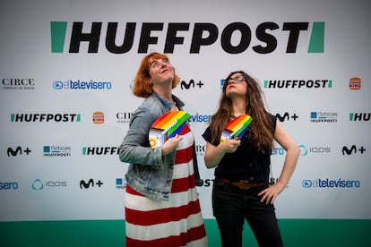 Las periodistas del podcast 'Deforme Semanal' Lucía Lijmaer (a la izquierda) y Isabel Calderón.