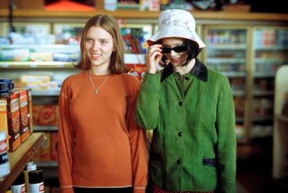 Scarlett Johansson y Thora Birch, en la adaptación al cine de 'Ghost World', de Terry Zwigoff.