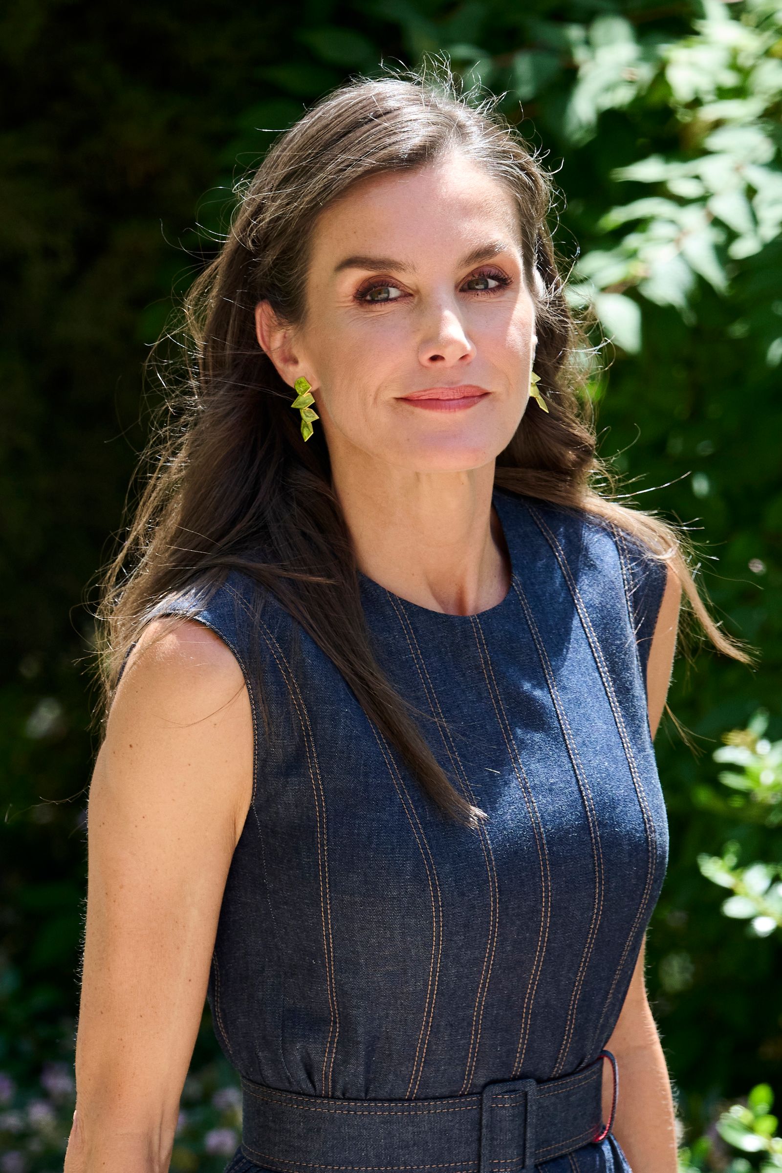 La reina Letizia combina en Barcelona el bolso ‘made in Spain que comparte con la princesa Leonor