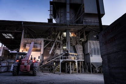 Exterior de la planta de Cerámica del Nalón.