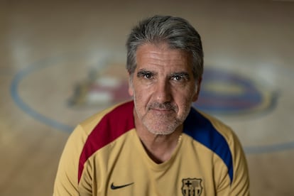 Antonio Carlos Ortega, entrenador de balonmano del FC Barcelona fotografiado en la Ciutat Esportiva Joan Gamper.  ALBERT GARCIA