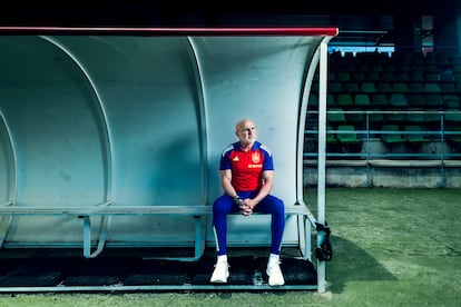 Luis de la Fuente, en un campo de entrenamiento de Las Rozas. 