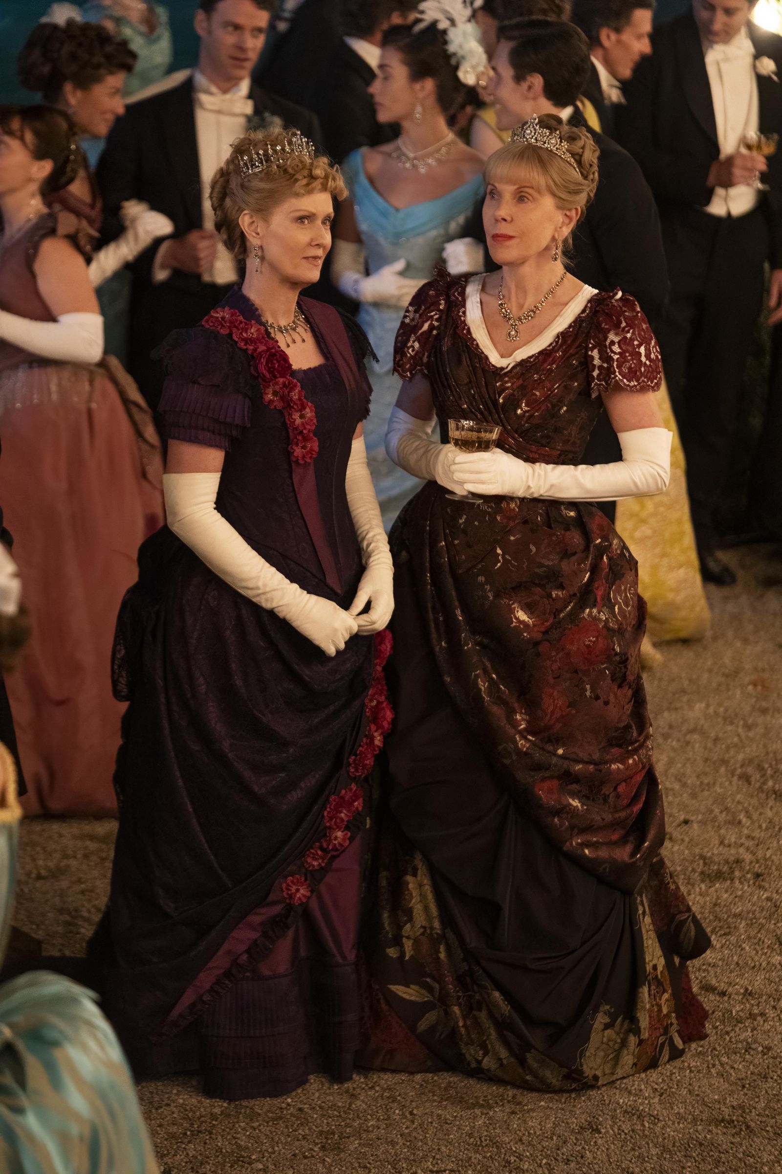 La Edad Dorada una serie en la que aparecen  Christine Baranski y Cynthia Nixon