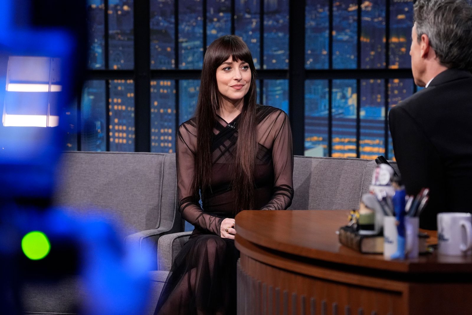 dakota johnson con naked dress