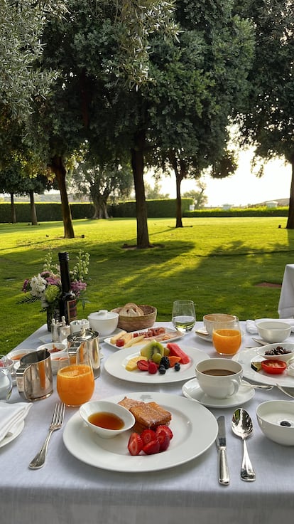 Desayuno del hotel Finca Cortesin.