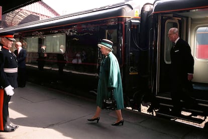 La reina Isabel y Felipe de Edimburgo en un viaje a Bristol, en 1999. 