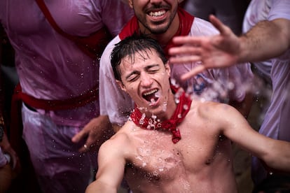 Celebración del chupinazo en Pamplona, este domingo. 