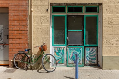 Detalle de una fachada en el pasaje de Iglesias del distrito de Sant Martí de Barcelona.
