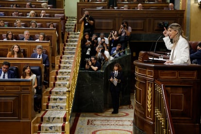  La vicepresidenta segunda, Yolanda Díaz, interviene en el pleno en el Congreso de los Diputados, este miércoles.