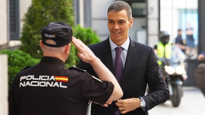 Pedro Sánchez, presidente del Gobierno, a su llegada a la Cámara baja para comparecer por los casos de corrupción que afectan al PSOE.
