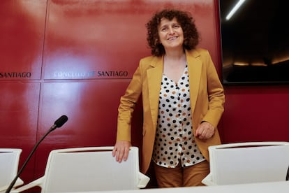 La alcaldesa de Santiago de Compostela, Goretti Sanmartín, en la rueda de prensa donde ha confirmado que la familia Franco ha aceptado devolver de manera inmediata las estatuas atribuidas al Maestro Mateo al Ayuntamiento.