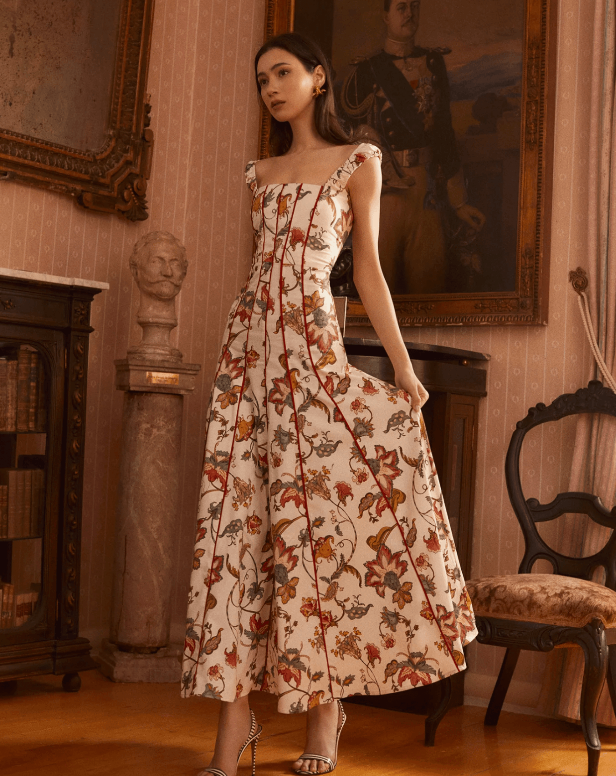 Escote francs la tendencia silenciosa  que est conquistando los vestidos de invitada de nuestras firmas favoritas