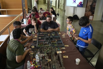 Un grupo juega 'Hero Quest', en el festival Toledum de juegos de mesa.