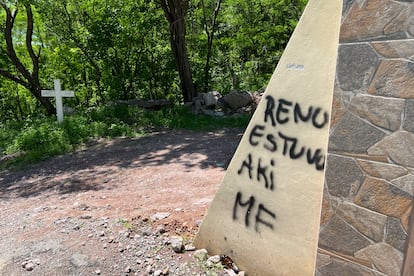 Una pinta en uno de los arcos de los pueblos que están en Badiraguato.