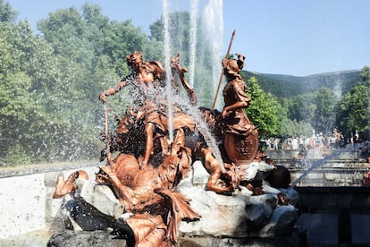 La Carrera de Caballos está formada por las siguientes fuentes: Los Caracoles, El Abanico, Neptuno, Apolo, Estanque de la media luna y la de Andrómeda. En la imagen, detalle de la Fuente de Apolo