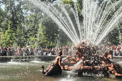 La fuente del Canastillo una de las fuentes más vistosas por sus juegos de agua, cuenta con un chorro vertical y 32 chorros oblicuos.