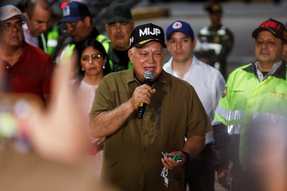Diosdado Cabello habla tras recibir a los 252 presos venezolanos repatriados desde El Salvador, donde cumplían condena sin juicio en la cárcel del CECOT, del presidente Nayib Bukele. 