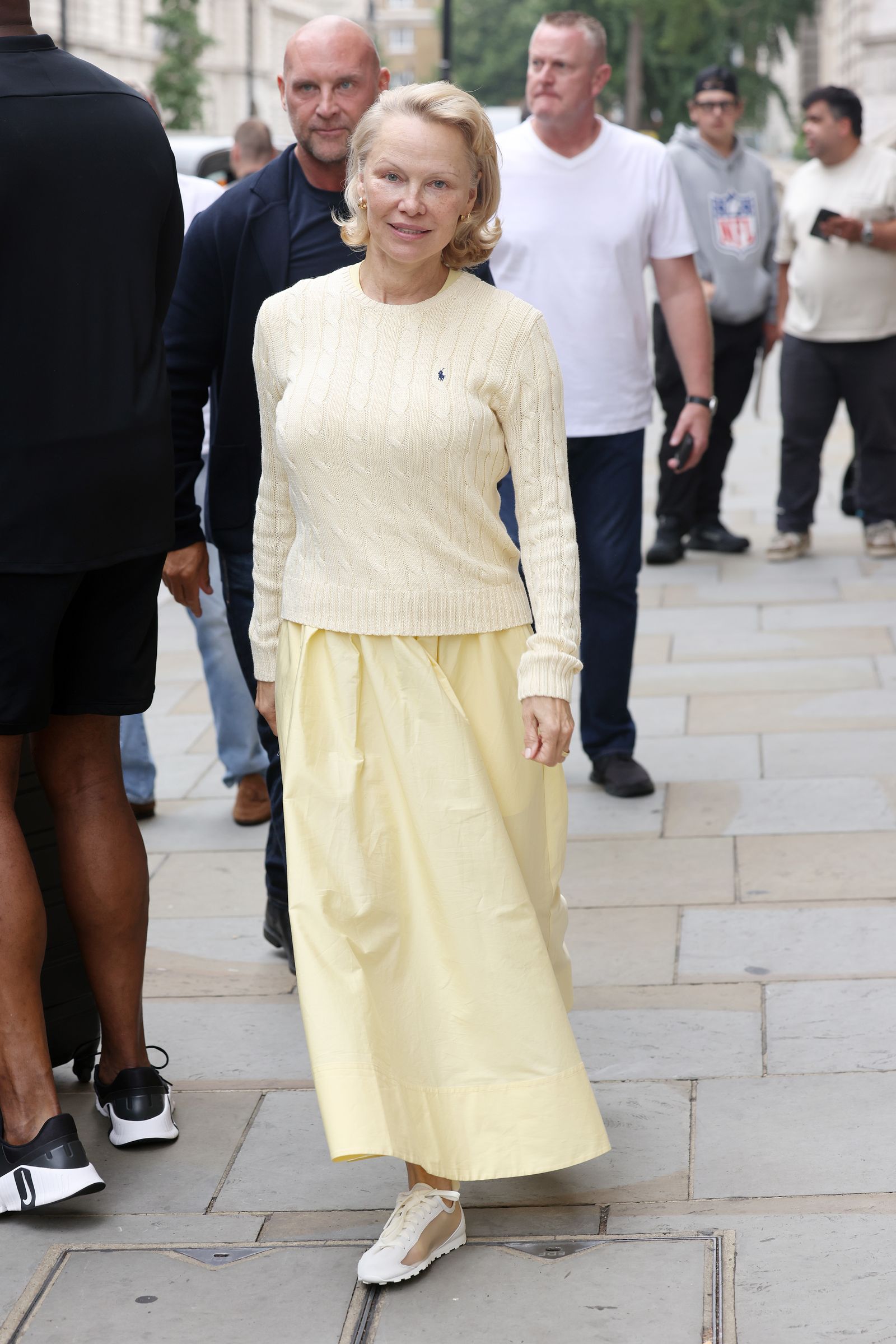 Pamela Anderson falda evas