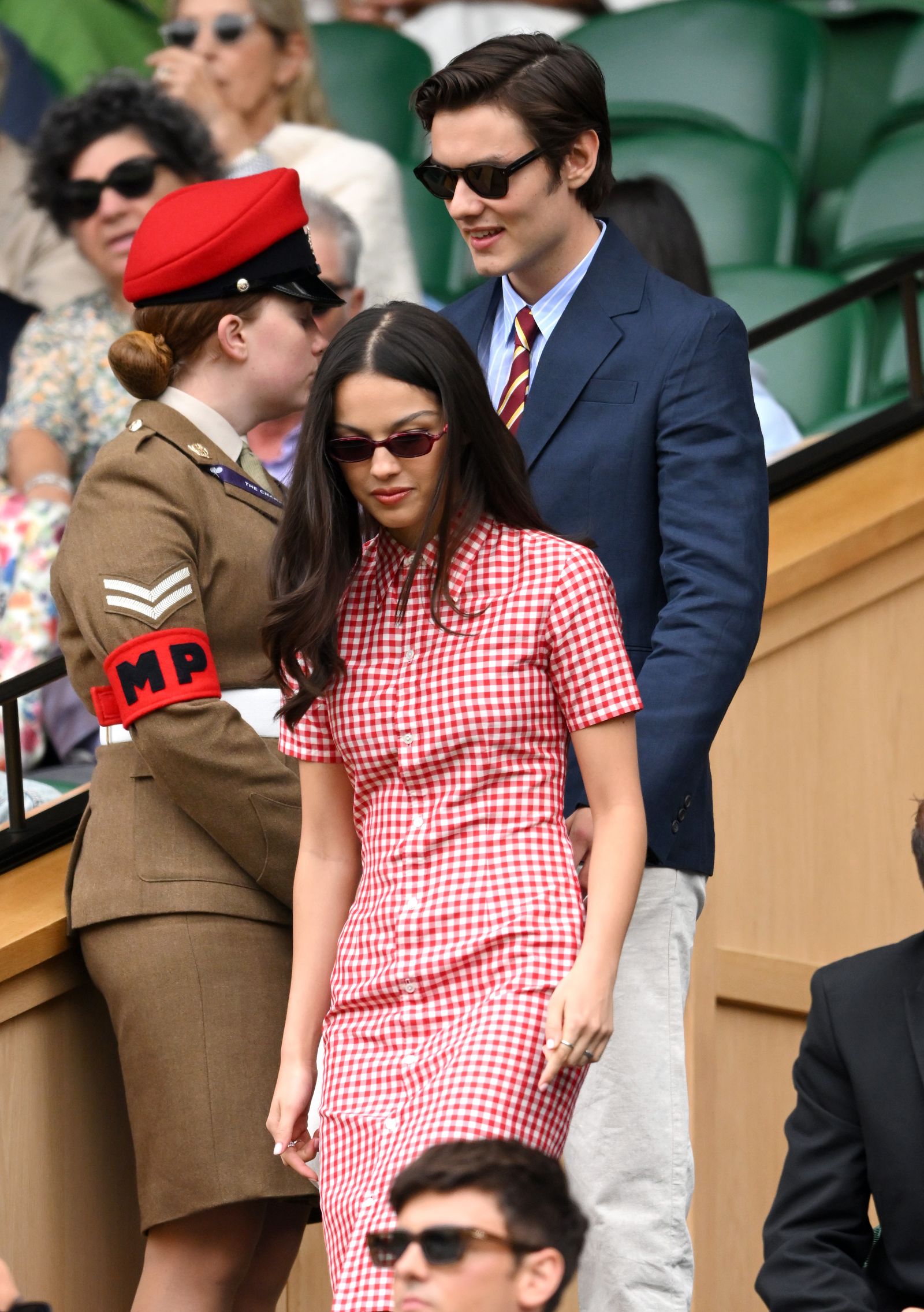 Louis Partridge y Olivia Rodrigo