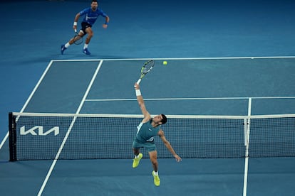 Djokovic y Alcaraz, este año en los cuartos del Open de Australia.