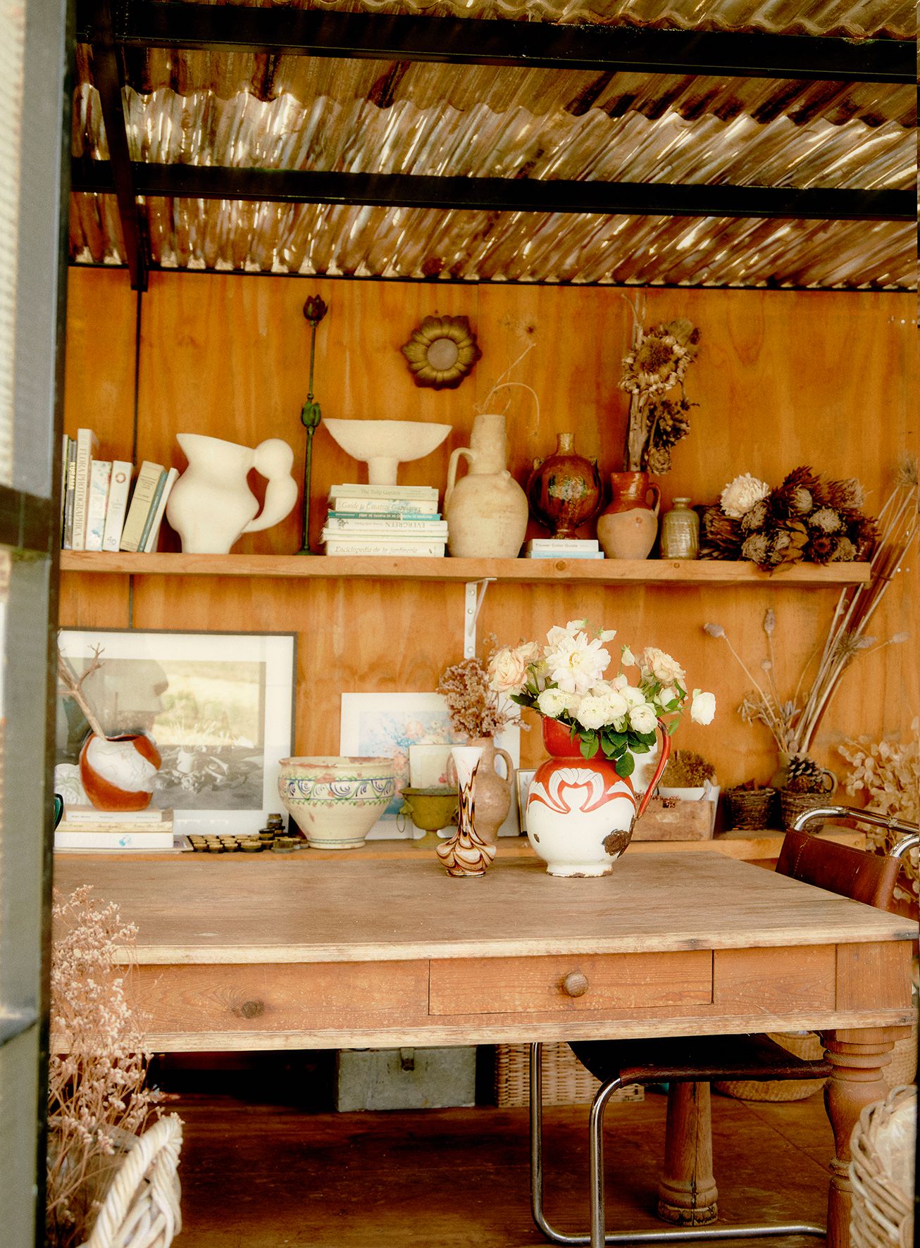 Interior del estudio floral. Fotografía Silvia Retana.