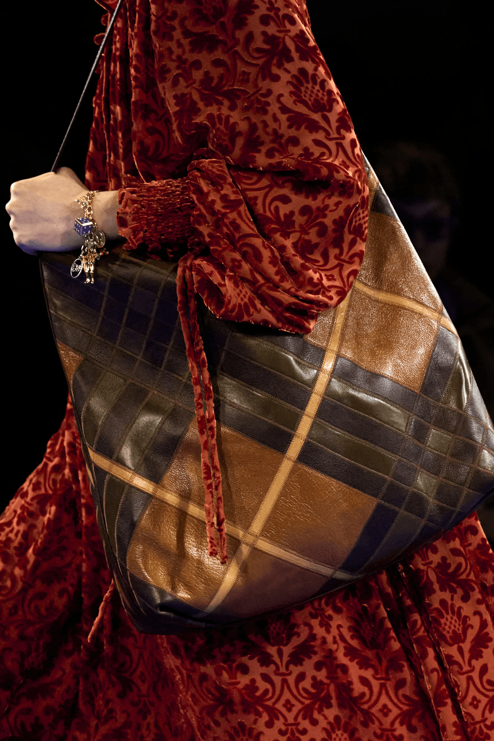 Tendencia bolso marrón otoñoinvierno 2025
