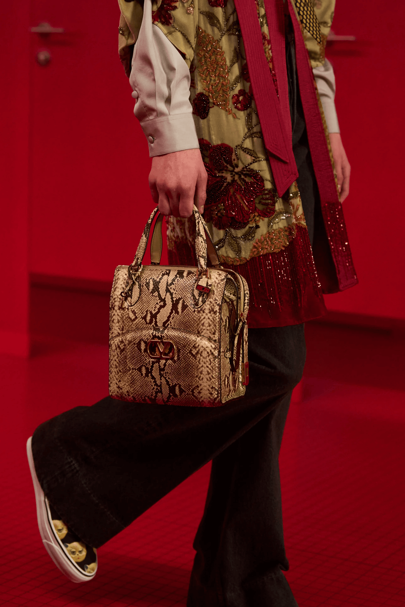 Tendencia bolso estampado de serpiente otoñoinvierno 2025