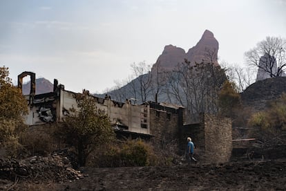 El aula arqueológica de Las Médulas, quemada por el incendio.