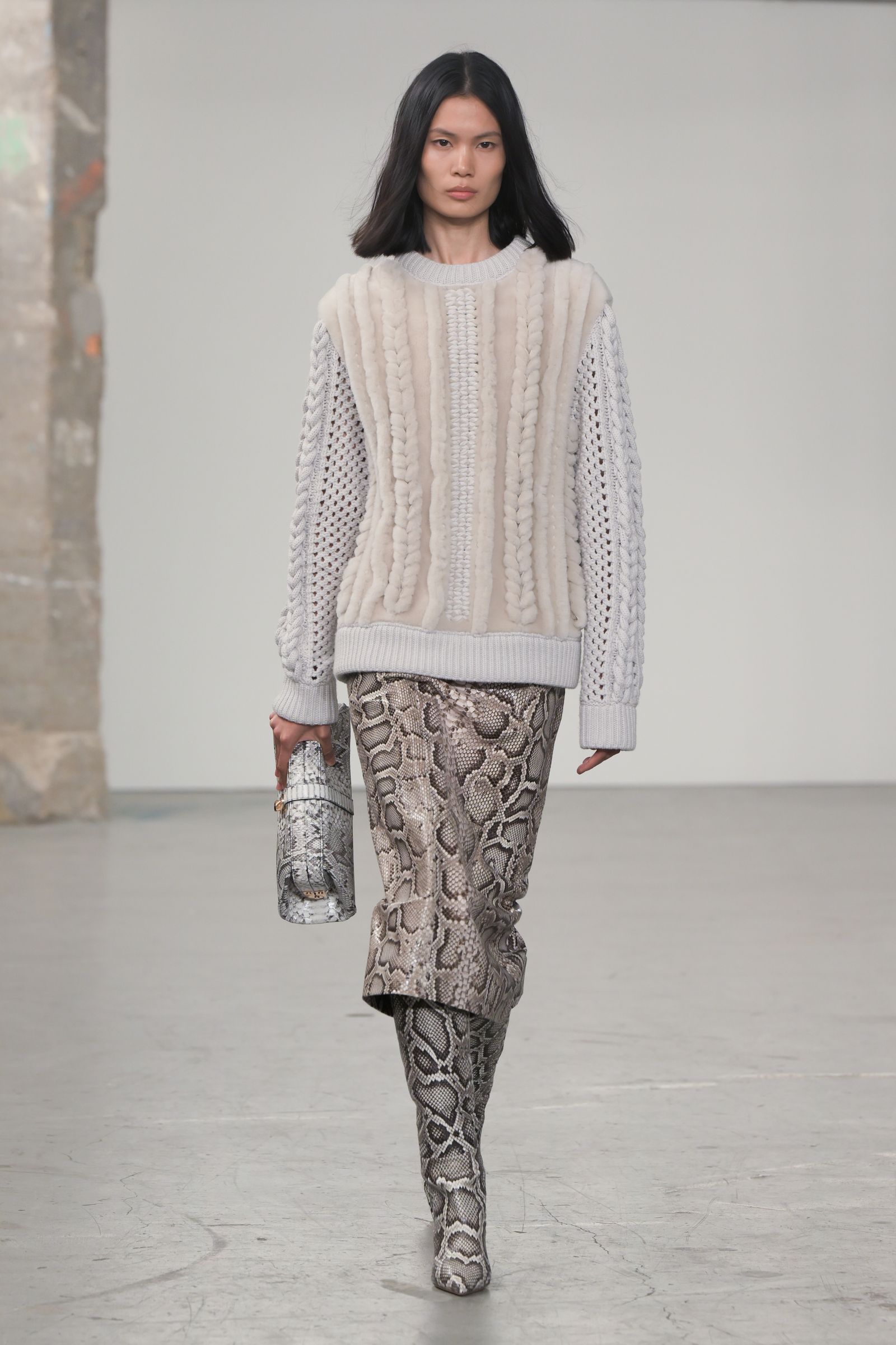 Desfile de Gabriela Hearst otoñoinvierno 20252026