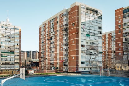 La puesta en marcha de áreas deportivas fue una de las reclamaciones y conquistas de los movimientos vecinales y de amas de casa instalados en el entonces extrarradio. 