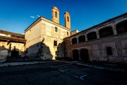 Exterior del monasterio de San Antonio el Real con su iglesia, en Segovia.