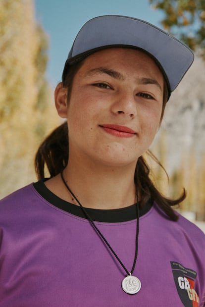 Jugadora de la Shahi-Khyber Football Academy, justo antes de la final del campeonato, que acabarían perdiendo contra el Chipurson