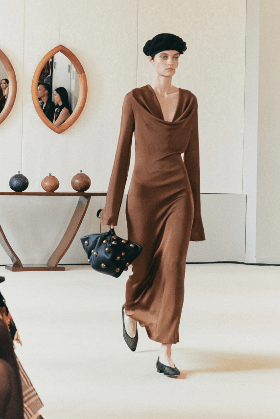 altuzarra fall 2025 marrón