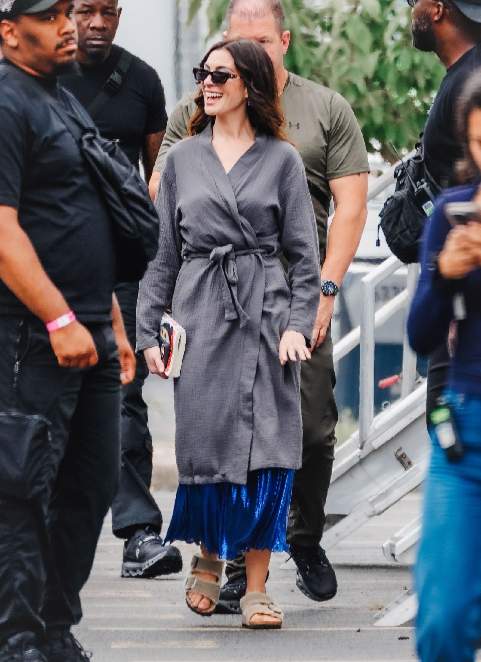 Anne Hathaway con sandalias Birkenstock