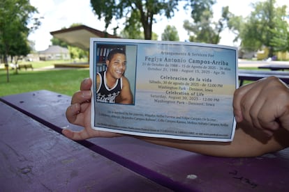 Invitación al funeral de Feglys Antonio Campos-Arriba en Denison, Iowa, el 21 de agosto de 2025. 
Denison, Iowa, Estados Unidos.