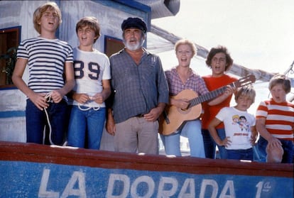 "Del barco de Chanquete nos nos moverán", cantaban". Sí, sí les movieron. Pocas cosas recuerdan que viene septiembre más claramente que el último capítulo de 'Verano Azul', de Antonio Mercero.