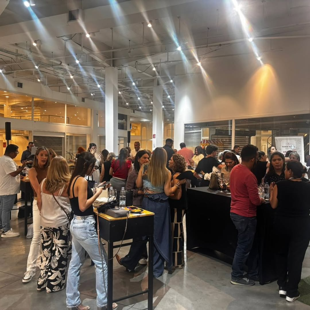 Celebrando el Vino en Centro Traki La Trinidad