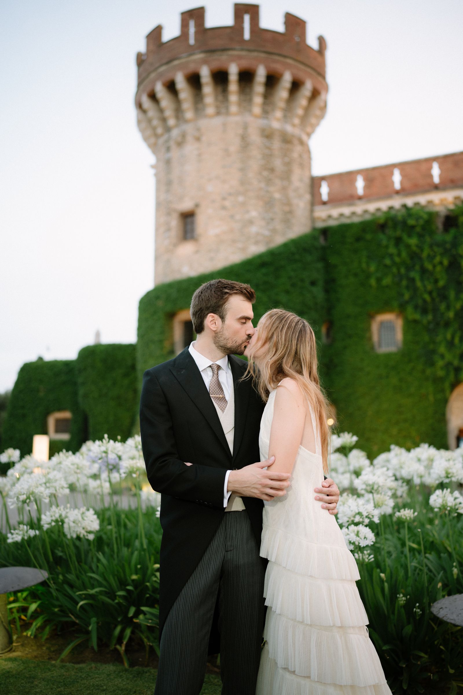 boda Girona castell de Peralada vestido novia teresa helbig zapatos chanel vintage