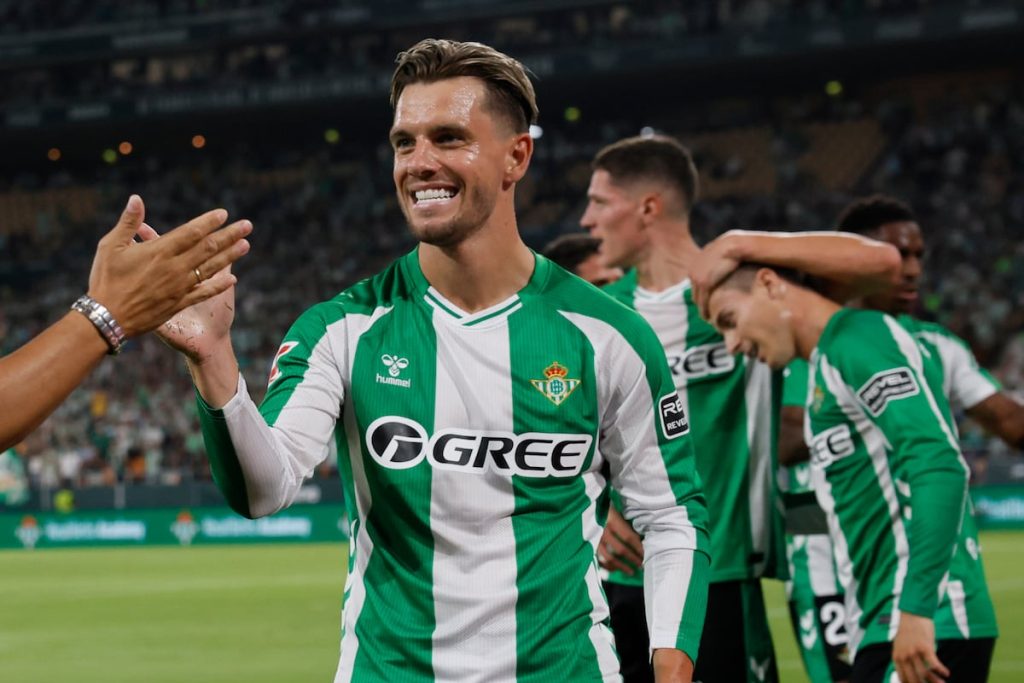 Gio Lo Celso celebra el único tanto del partido en el estreno del Betis ante el Alavés en La Cartuja.