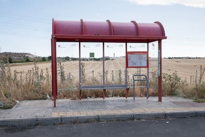 La parada de autobús desde la que andan los familiares hasta la cárcel de Valdemoro.