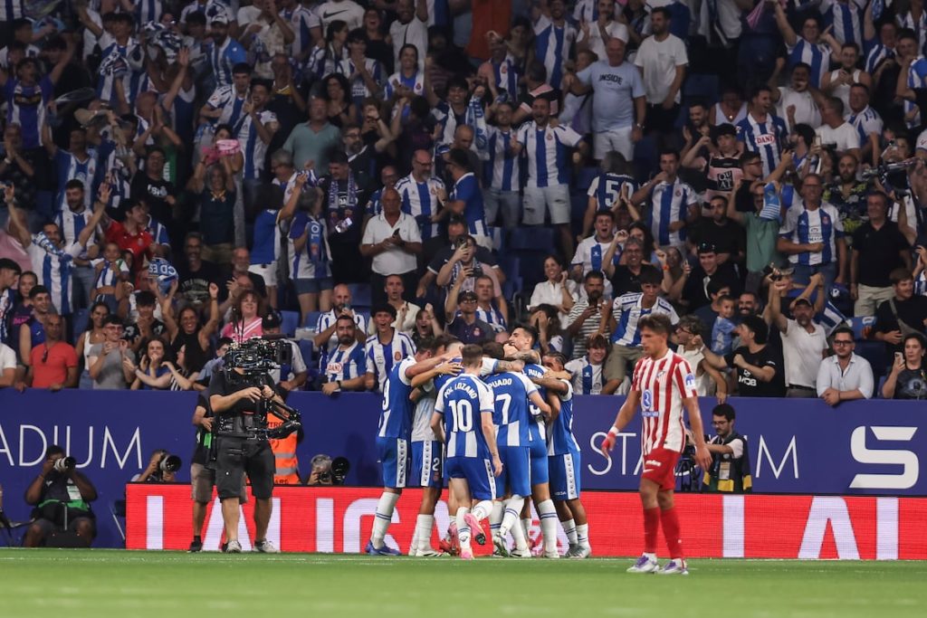 Los jugadores del Espanyol celebran uno de los goles ante el Atlético en Cornellá.