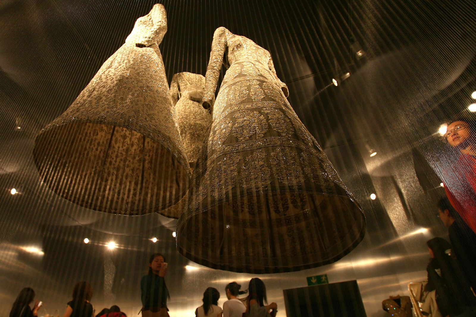Interior de la retrospectiva de Armani en el Museo de Arte de Shanghi 2006