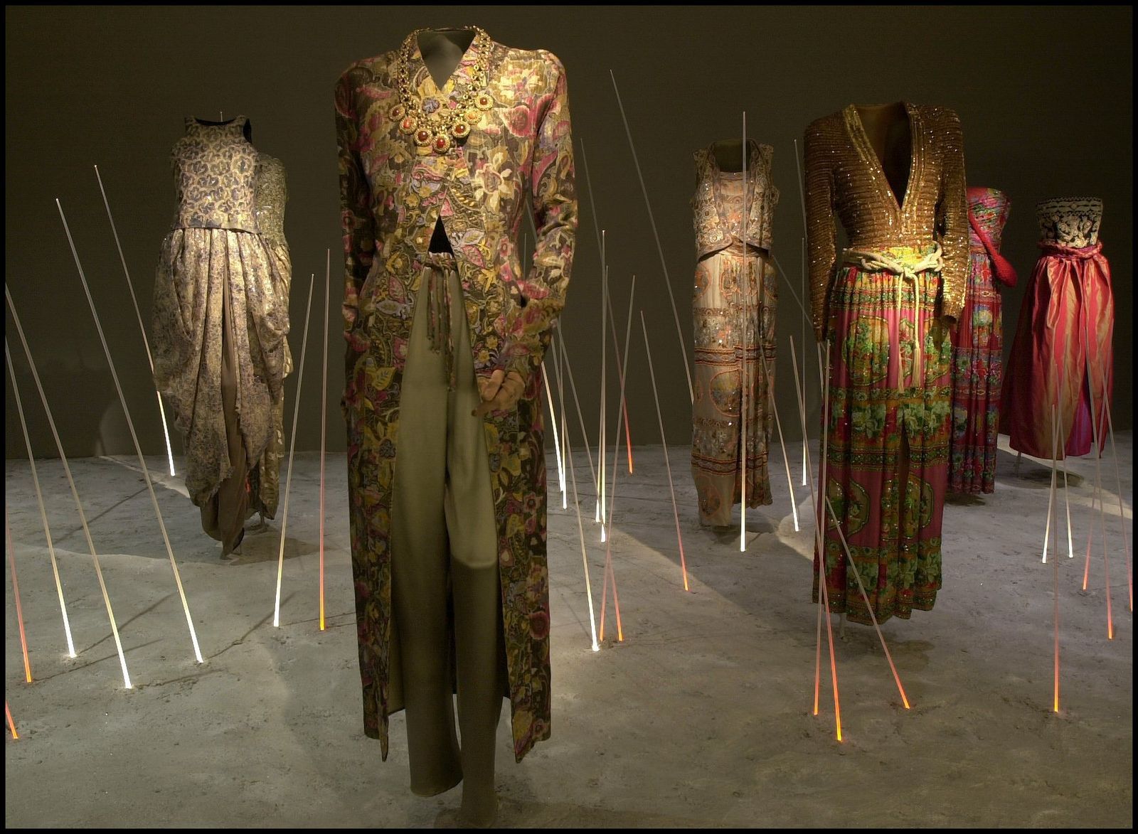Vista de la exposición de Armani en el Guggenheim 2000