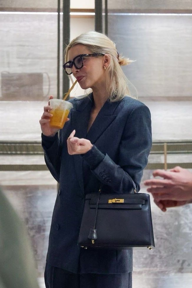 La chaqueta cruzada es la tendencia otoñal que sofistica  a cualquier look