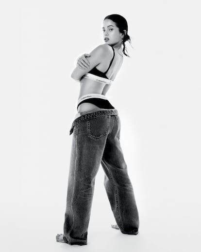 Rosalía fotografiada por Carlijn Jacobs para Calvin Klein.